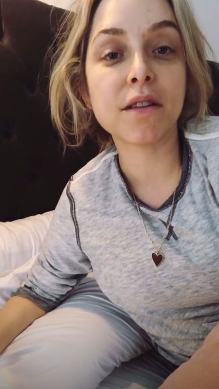 Η ηθοποιός κατέρρευσε! Σκύλος δάγκωσε τον ενός έτους γιο της (pics)