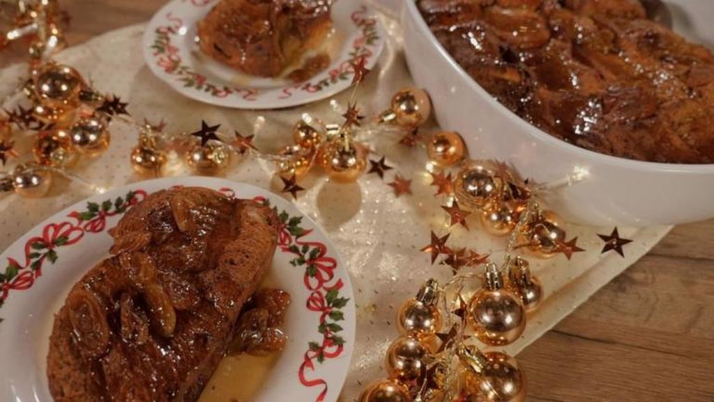 Πανεύκολη πουτίγκα με τσουρέκι και σιρόπι μελιού (vid)