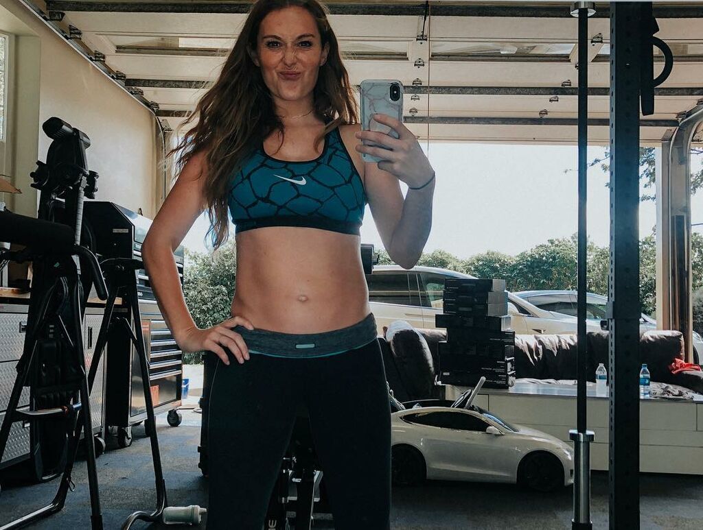 Πριν λίγες ημέρες ανακοίνωσε την εγκυμοσύνη της και τώρα δείχνει την κοιλιά της (pics)