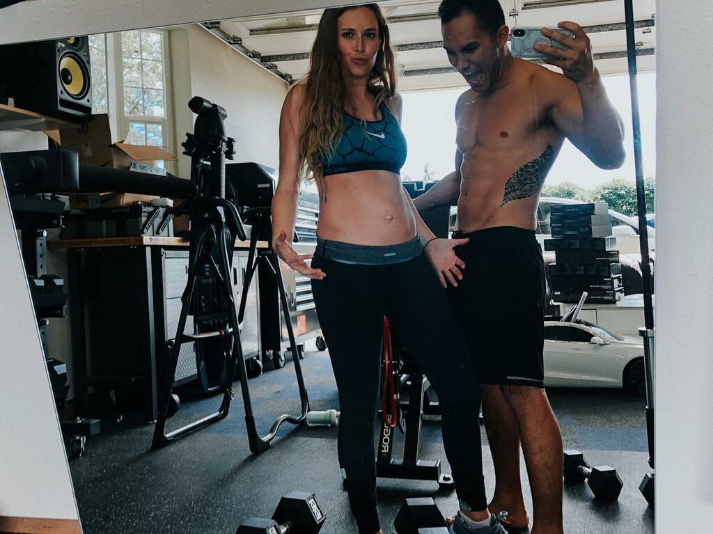 Πριν λίγες ημέρες ανακοίνωσε την εγκυμοσύνη της και τώρα δείχνει την κοιλιά της (pics)