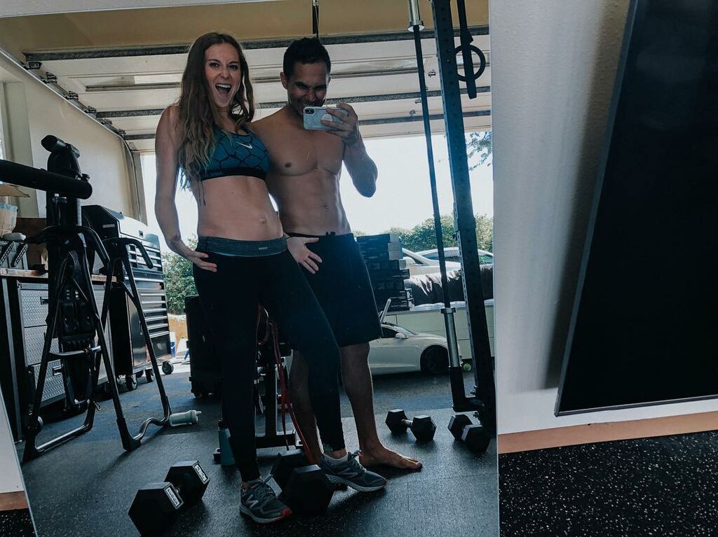 Πριν λίγες ημέρες ανακοίνωσε την εγκυμοσύνη της και τώρα δείχνει την κοιλιά της (pics)