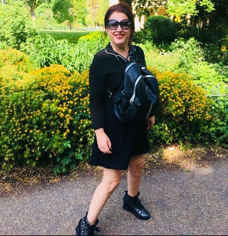 Ελένη Ράντου:  «Έχασα 7μιση κιλά και μου φαίνεται πολύ. Έκανα διατροφή. Μετά από πάρα πολλά χρόνια έφαγα όσπρια, φακές και γίγαντες… Έχει το πρωί ασπράδια, έχει ταχίνι, που δεν είχα φάει ποτέ στη ζωή μου. Και μου είπε ο διατροφολόγος να τρώω κεράσια και μ