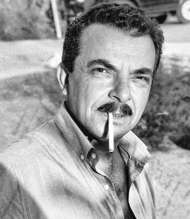 Ο Νίκος Αλιάγας, για τη συμπλήρωση δυο ετών από το θάνατο του πατέρα του, έγραψε: «Deux ans déjà Papa. Rien ne te remplace, rien ne t’efface. Toujours à ta place, comme l’ombre du chêne. Fort, silencieux, digne et mec. La boussole et le chemin en nous. So