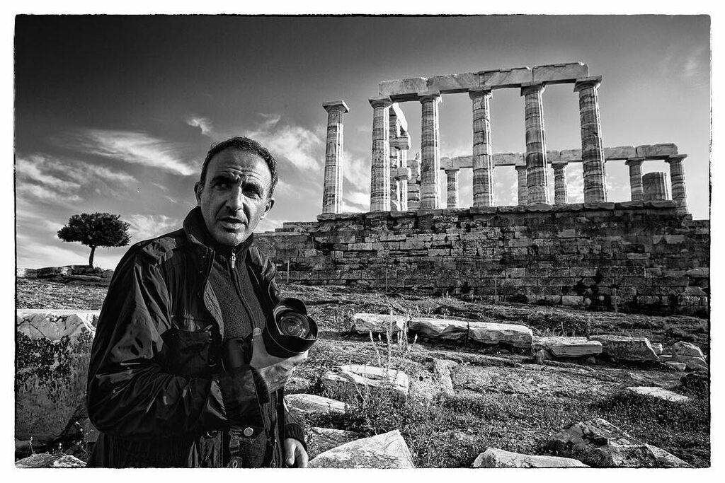 Ο Νίκος Αλιάγας ποτέ δεν έπαψε να αγαπά την Ελλάδα και τις ρίζες του και να τιμά τα ήθη, τα έθιμα και τις παραδόσεις  του τόπου των γονιών του. 