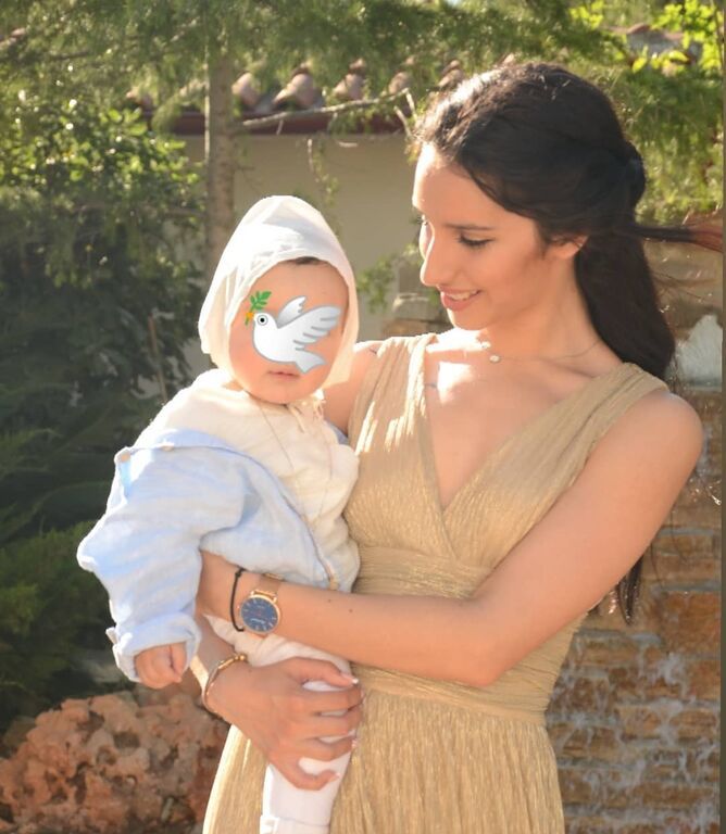 «25/05/2019 ~Μια ευχή θα σου χαρίσω αγοράκι μου γλυκό από σήμερα η ζωή σου να ‘χει άστρο φωτεινό Ρόδινα τα όνειρά σου και ευτυχία παντοτινή,η γλυκιά σου η καρδούλα ποτέ να μην πληγωθεί~ Να ζήσεις παιδί μου ?#Filippos-Dimitris-Gazis», έγραψε κάτω από τις φ