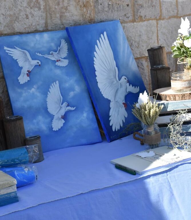 Λευκά περιστέρια ήταν το θέμα της βάφτισης...