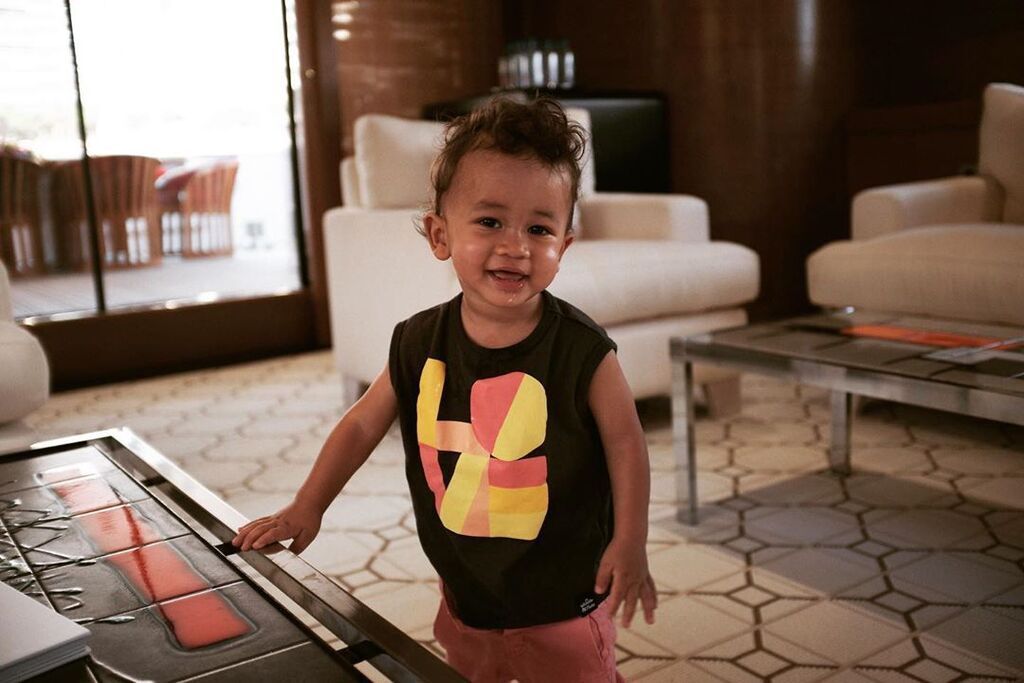 John Legend - Chrissy Teigen: Δείτε το υπέροχο σπίτι τους στη Νέα Υόρκη (vid+pics)