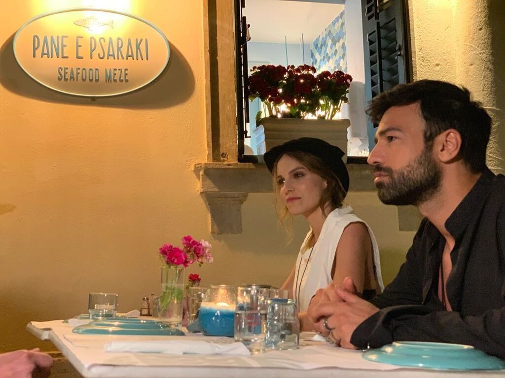 «8 λέξεις»: Δεν φαντάζεστε ποιος γνωστός ηθοποιός και σκηνοθέτης είναι θείος του αγοριού (pics+vid) 