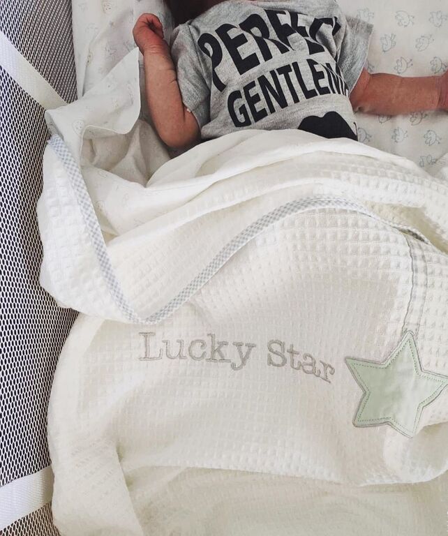 Φωτεινή Αθερίδου: Οι φωτογραφίες που έχει δημοσιεύσει με το μωρό της μέσα στο 2019 (Pics)