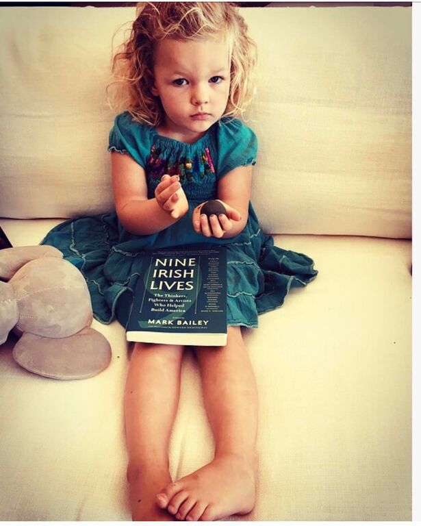 Pierce Brosnan: Θα πάθετε πλάκα με την κούκλα εγγονή του (pics)