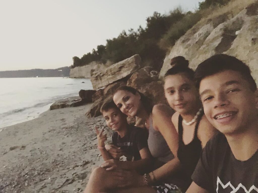 Η Αλέκα Καμηλά έχει δημιουργήσει μία πολύ όμορφη οικογένεια. 