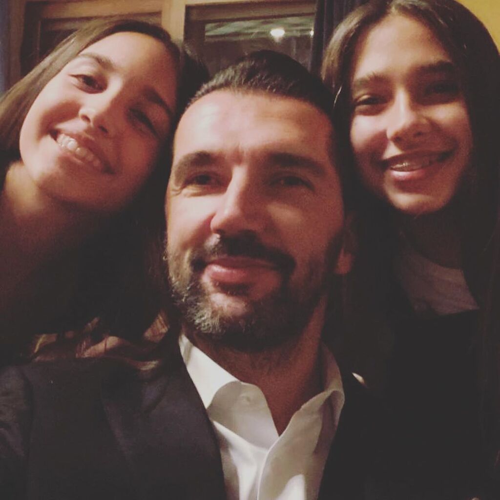 Πριν από μερικές ημέρες το πρώην μοντέλο ανέβασε αυτή τη φωτογραφία με την οποία επέλεξε να ευχηθεί στους διαδικτυακούς της φίλους "καλά Χριστούγεννα".