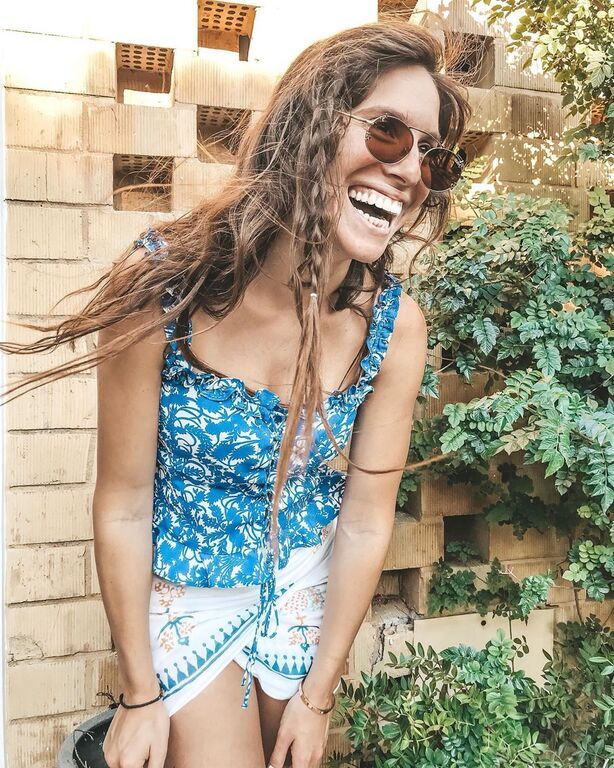 Ο λόγος για την επιτυχημένη surfer Έφη Βρακά. 