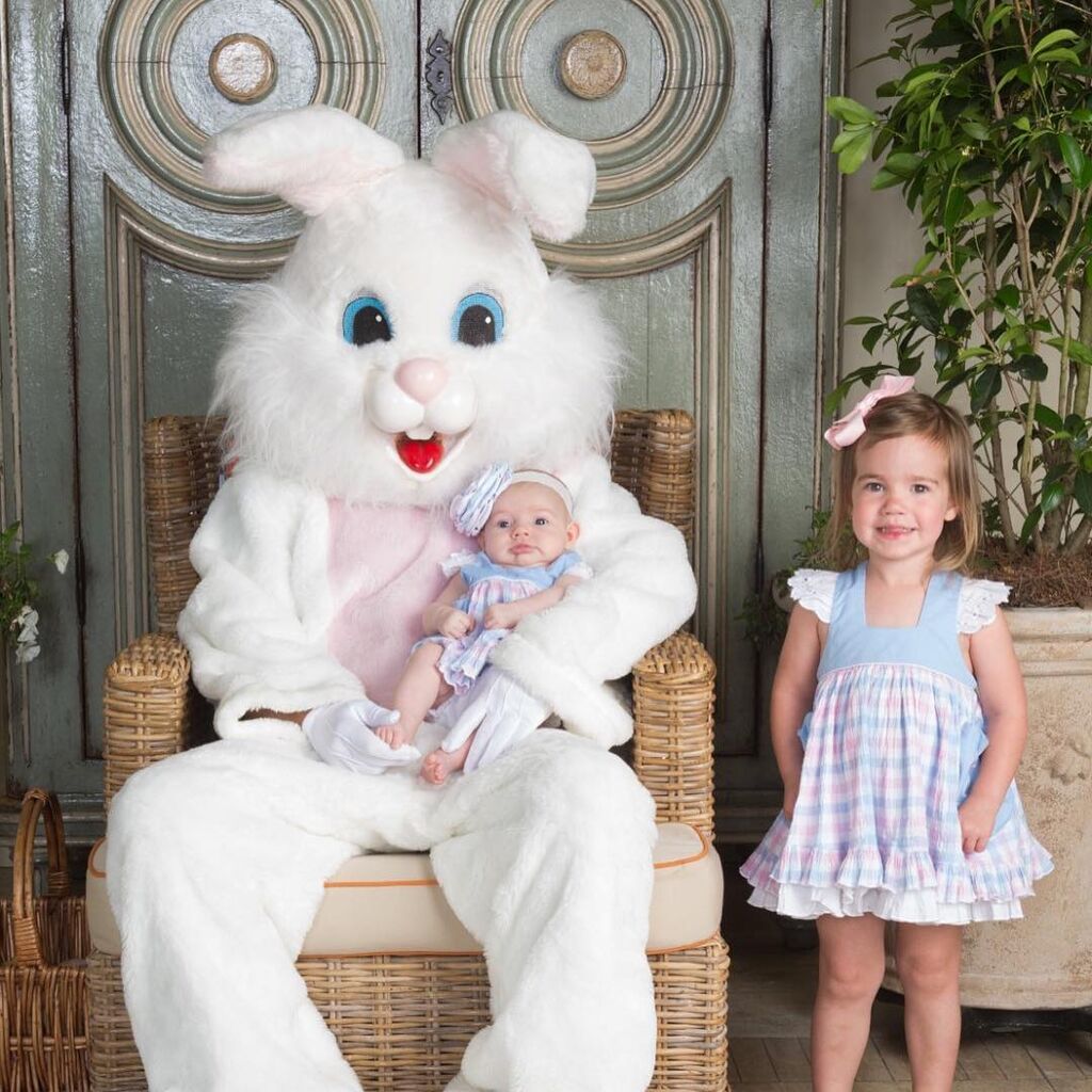 Παιδιά φωτογραφίζονται με το λαγουδάκι του Πάσχα και χαρίζουν άφθονο γέλιο (pics) 