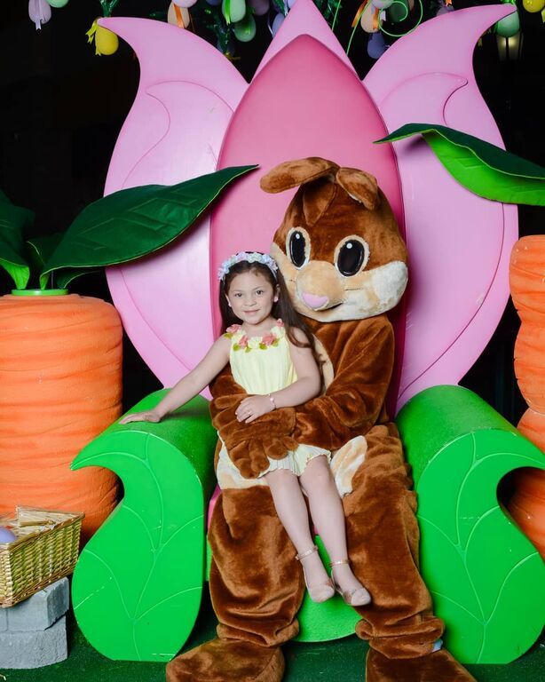 Παιδιά φωτογραφίζονται με το λαγουδάκι του Πάσχα και χαρίζουν άφθονο γέλιο (pics) 