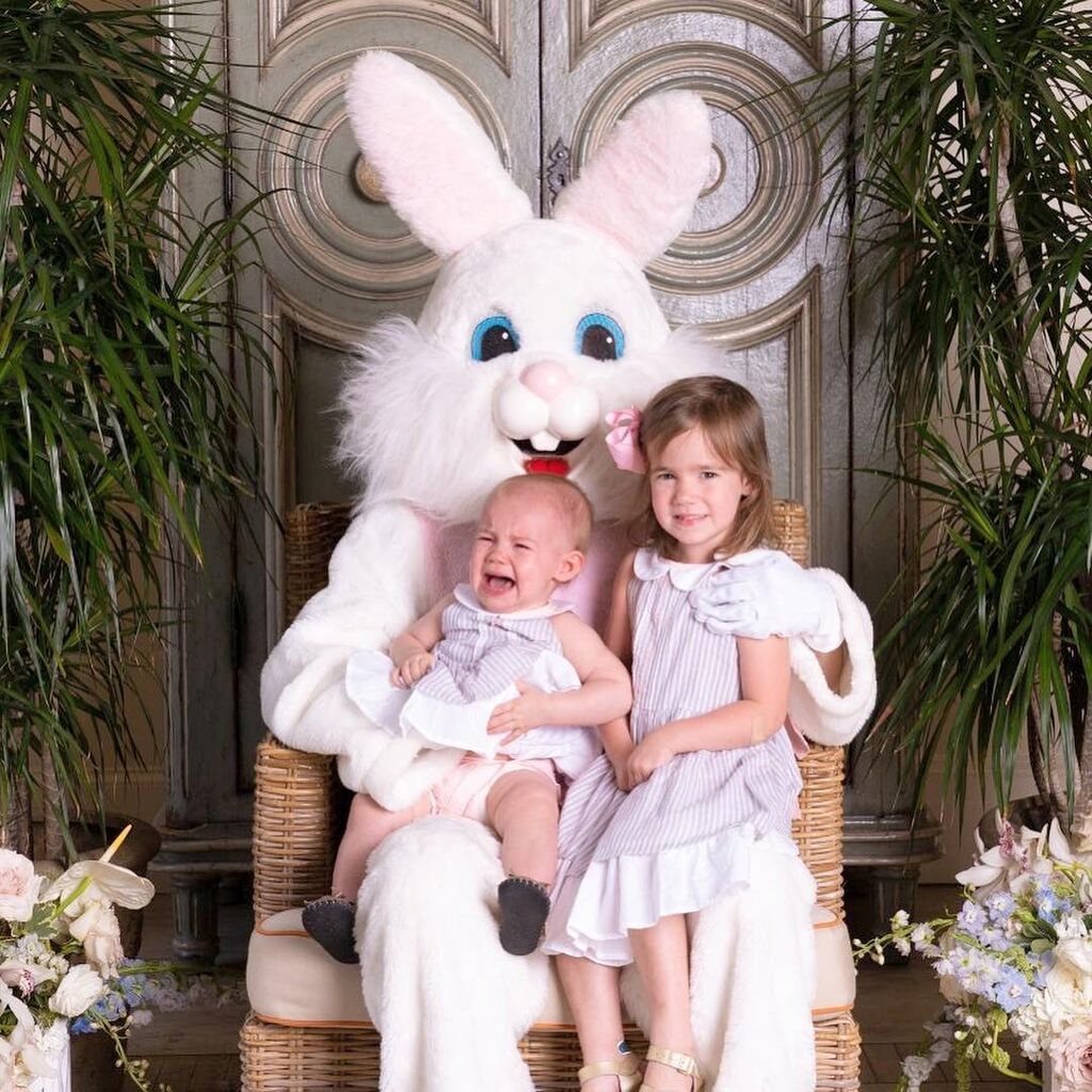 Παιδιά φωτογραφίζονται με το λαγουδάκι του Πάσχα και χαρίζουν άφθονο γέλιο (pics) 