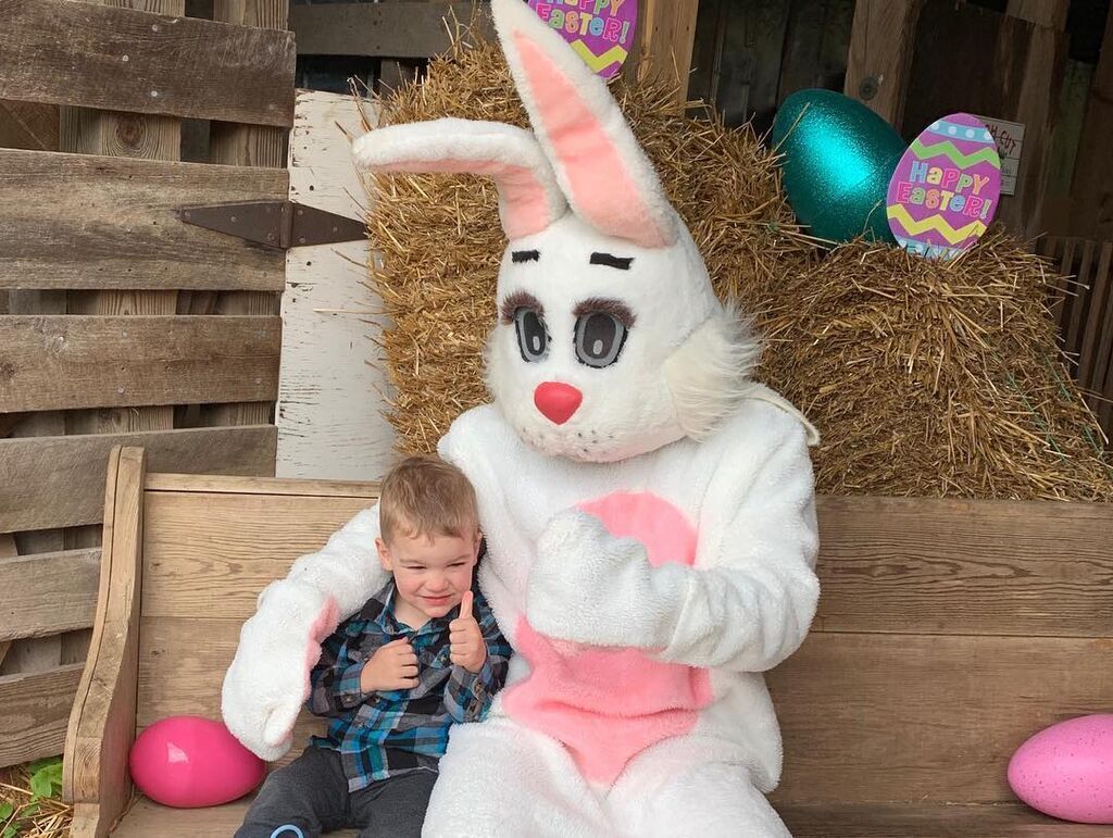 Παιδιά φωτογραφίζονται με το λαγουδάκι του Πάσχα και χαρίζουν άφθονο γέλιο (pics) 