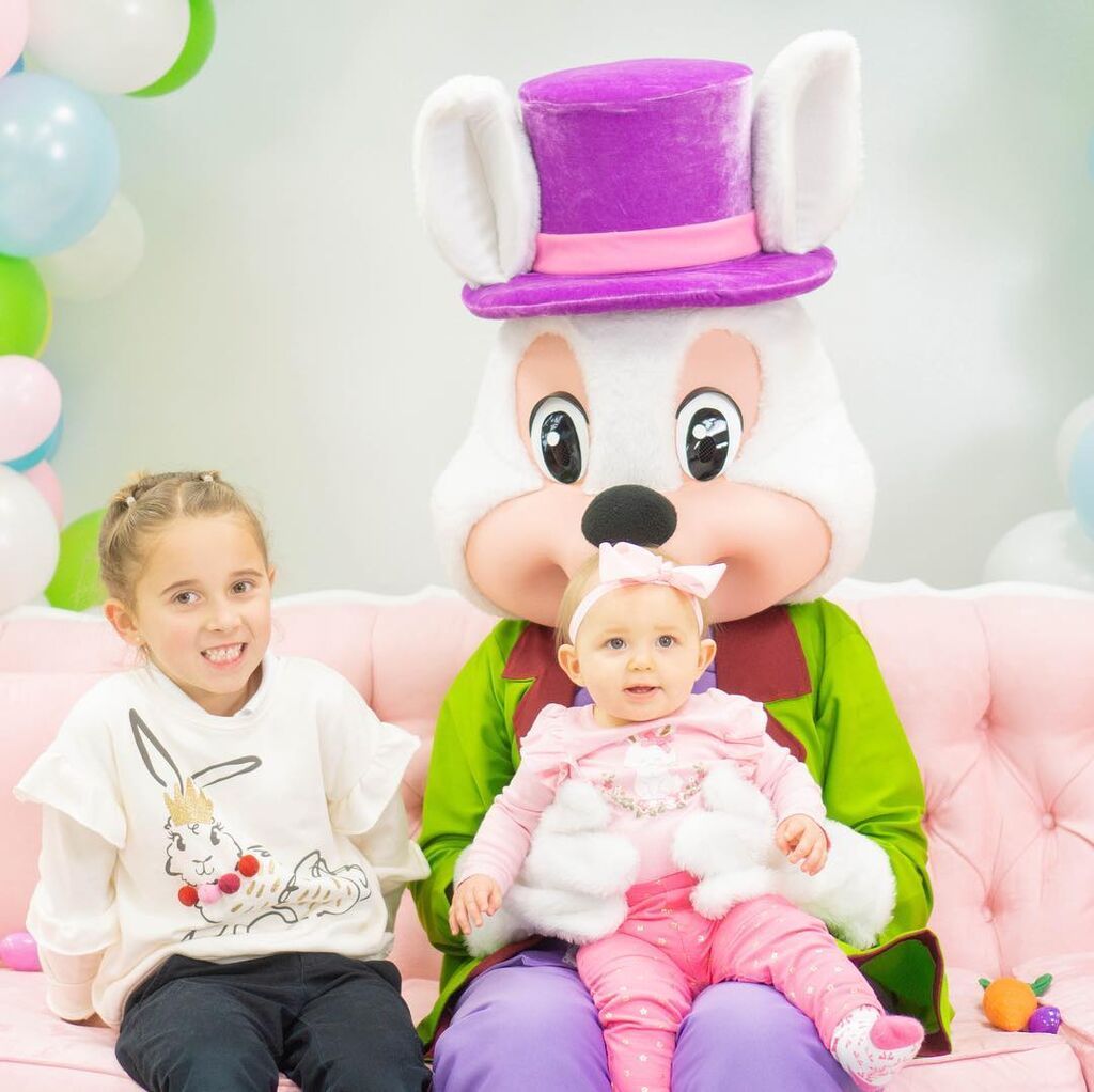 Παιδιά φωτογραφίζονται με το λαγουδάκι του Πάσχα και χαρίζουν άφθονο γέλιο (pics) 