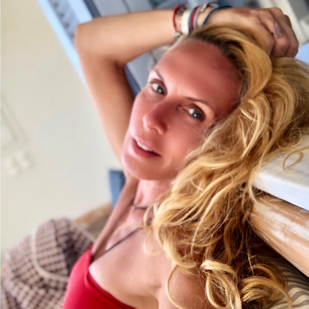 #Μένουμε_σπίτι: Η Εβελίνα Παπούλια δημοσίευσε φώτο με τη γιαγιά της στέλνοντας το δικό της μήνυμα 