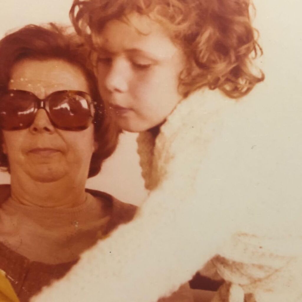 #Μένουμε_σπίτι: Η Εβελίνα Παπούλια δημοσίευσε φώτο με τη γιαγιά της στέλνοντας το δικό της μήνυμα 