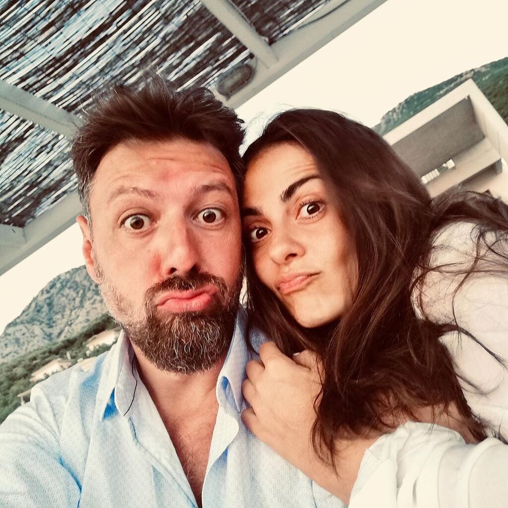 Μάνος Παπαγιάννης: Η νέα του φάρσα τρόμαξε την κόρη του - Δείτε τι έκανε η Αγγελική Δαλιάνη (vid)