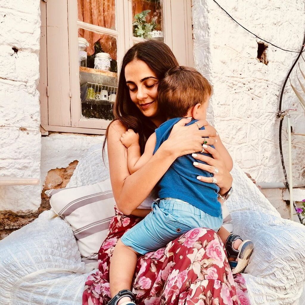 Μάνος Παπαγιάννης: Η νέα του φάρσα τρόμαξε την κόρη του - Δείτε τι έκανε η Αγγελική Δαλιάνη (vid)