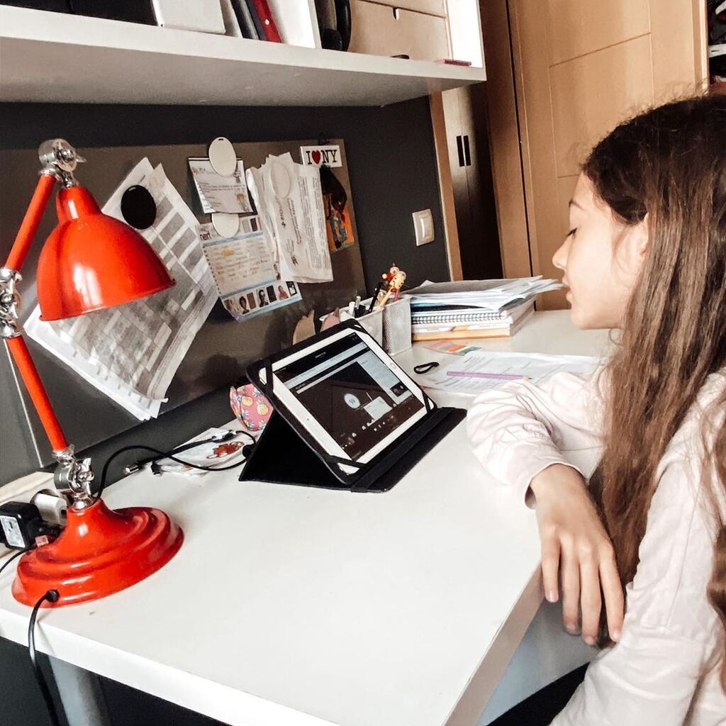 Μάνος Παπαγιάννης: Η νέα του φάρσα τρόμαξε την κόρη του - Δείτε τι έκανε η Αγγελική Δαλιάνη (vid)