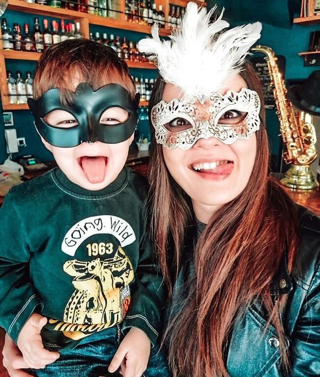 Μάνος Παπαγιάννης: Η νέα του φάρσα τρόμαξε την κόρη του - Δείτε τι έκανε η Αγγελική Δαλιάνη (vid)