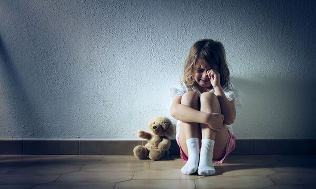 Ξεσπούν σε κλάματα και χτυπιούνται στα πατώματα επειδή το κοτόπουλο ακουμπά το ρύζι στο πιάτο τους.