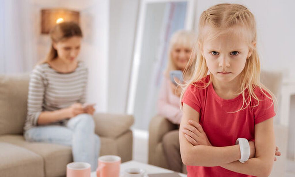 Πιάνονται μονίμως από τα μαλλιά σας όταν προσπαθείτε να τους φορέσετε τα παπούτσια ή το παντελόνι τους.