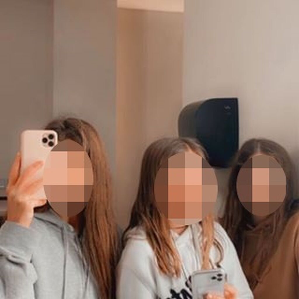 Ωστόσο είναι ιδιωτικός όπως και της αδελφής της Λάουρας. (η 2η φωτογραφία που είχε βάλει)