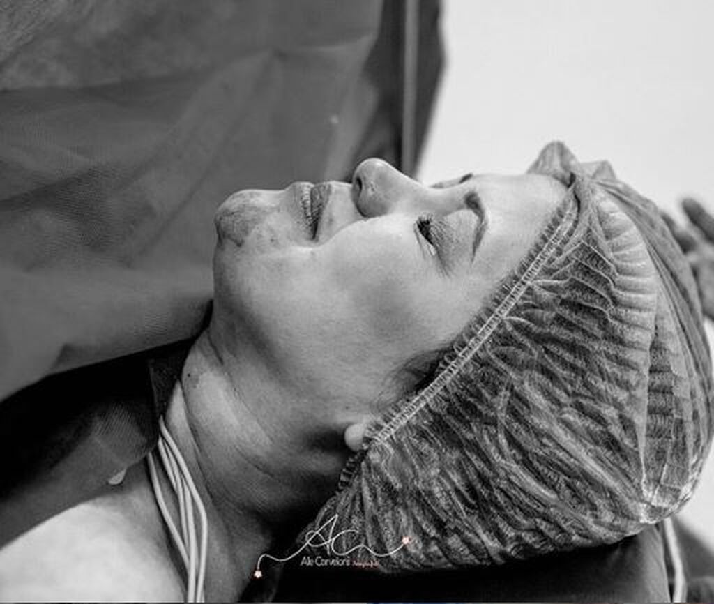 Τα συναισθήματα μίας μαμάς δευτερόλεπτα μετά τον τοκετό μέσα από συγκλονιστικές φωτογραφίες (pics)