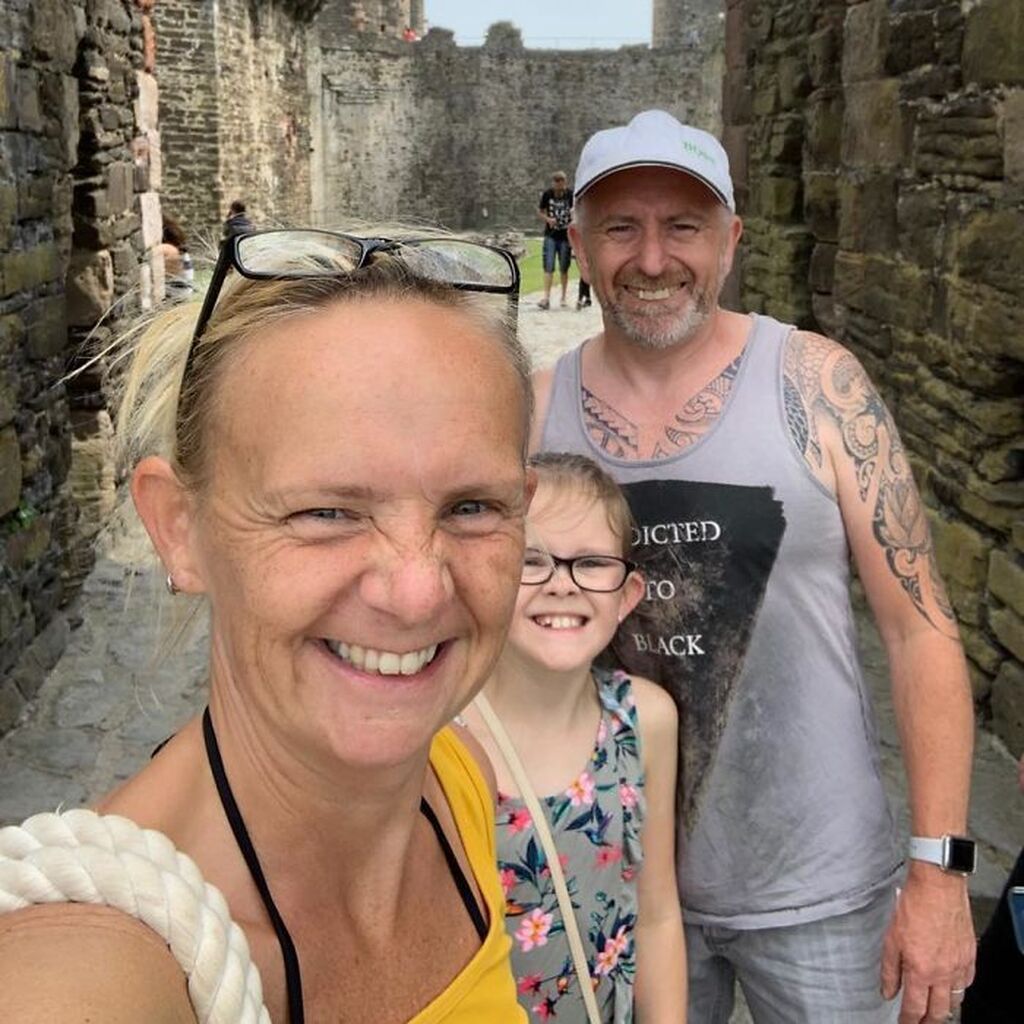 Κωφή μαμά φτιάχνει ειδικές μάσκες για κωφάλαλους (pics)