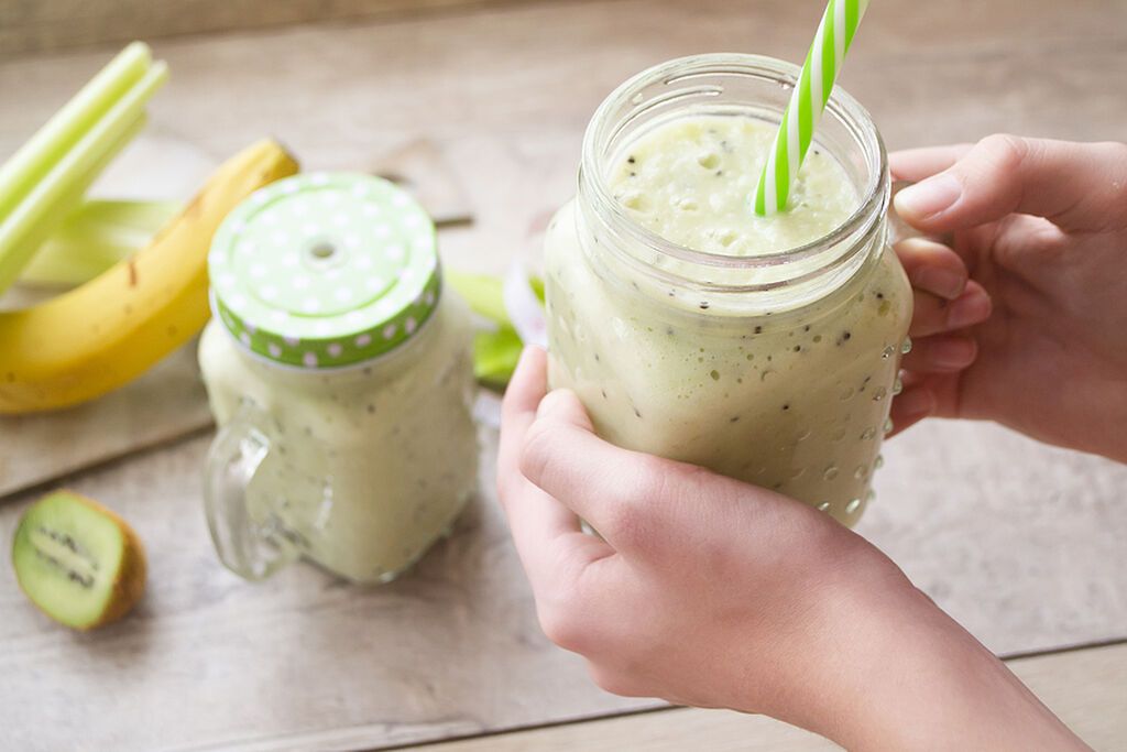 Smoothie με γκρέιπφρουτ, μπανάνα και λεμόνι

Υλικά:

1 γκρέιπφρουτ
1 μπανάνα
2 κουταλιές της σούπας χυμό λεμονιού
2 κουταλάκια του γλυκού σπόροι λιναριού
1/3 φλιτζανιού νερό