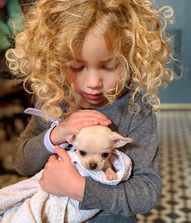 Η καθημερινότητα ενός μπαμπά με τις τέσσερις κόρες του μέσα από φωτογραφίες