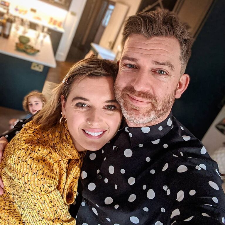 Η καθημερινότητα ενός μπαμπά με τις τέσσερις κόρες του μέσα από φωτογραφίες