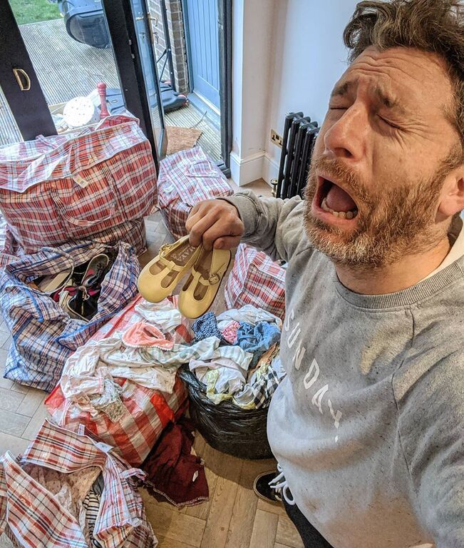 Η καθημερινότητα ενός μπαμπά με τις τέσσερις κόρες του μέσα από φωτογραφίες