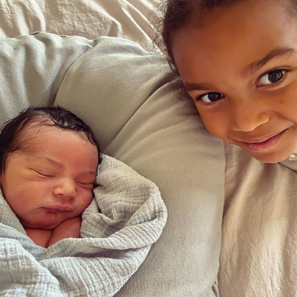 Luna: Το κορίτσι που φροντίζει τα μικρότερα αδέρφια της σαν μαμά (pics)