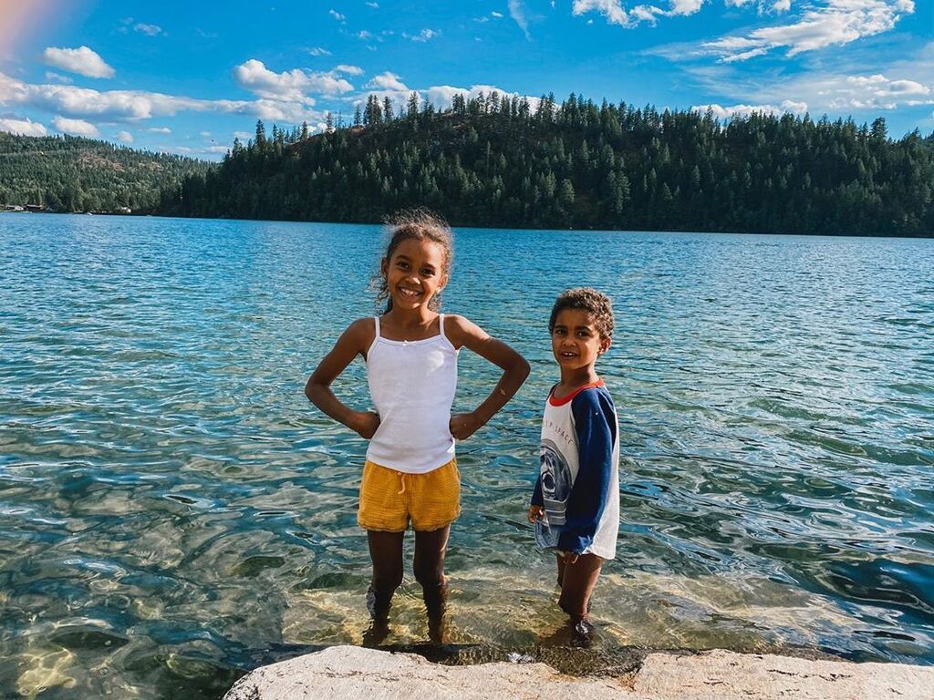 Luna: Το κορίτσι που φροντίζει τα μικρότερα αδέρφια της σαν μαμά (pics)