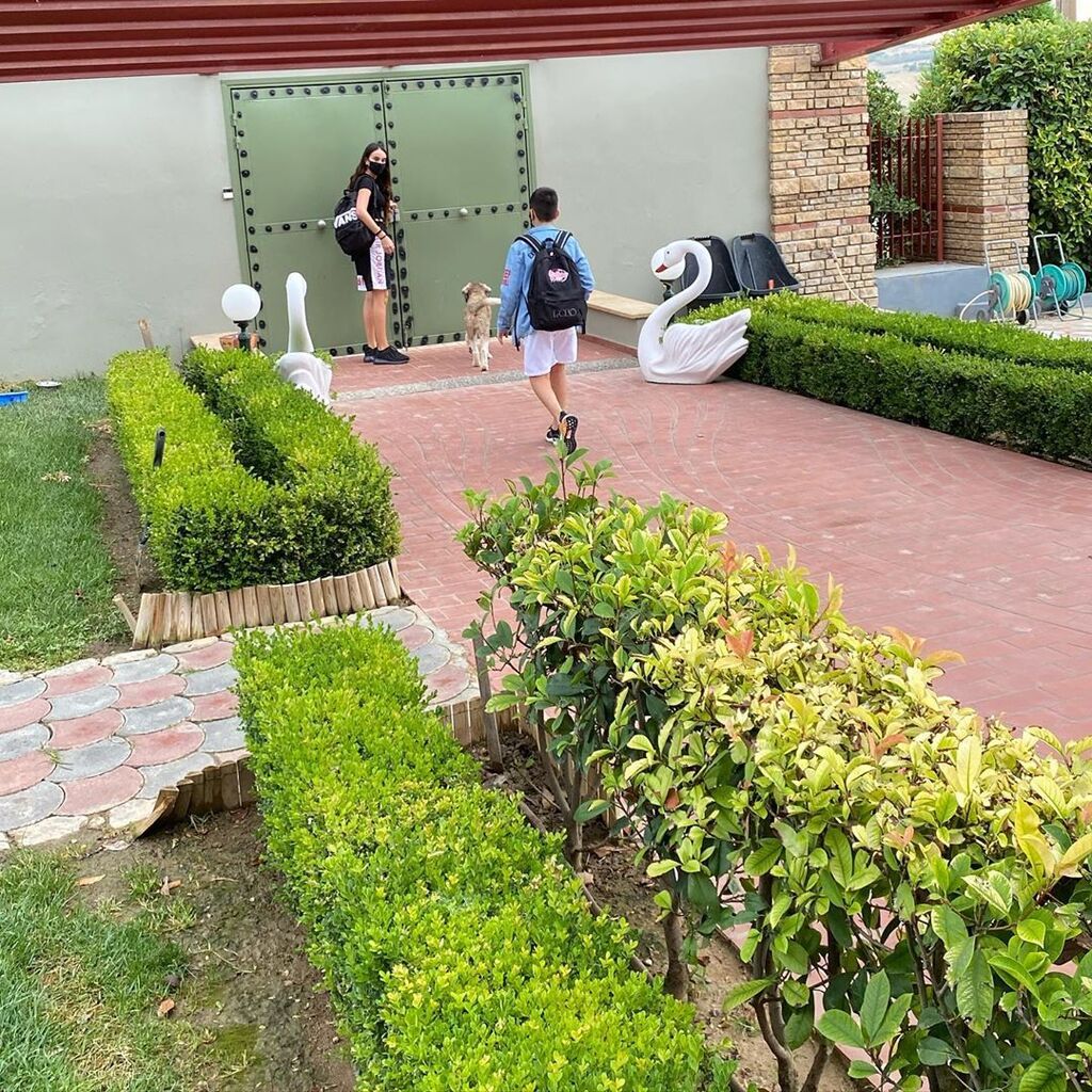 Ιωάννα Λίλη: «Με την Μεγάλη Δεσποτική εορτή της
Χριστιανοσύνης,ξεκινάει και η Έναρξη της Νέας Σχολικής Χρονιάς....
-Έφτασε και πάλι η ώρα για το πρώτο κουδούνι! Αυτή τη φορά θα σημάνει την έναρξη μιας ιδιαίτερης σχολικής χρονιάς,που ξεκινάει με τη χαρά 