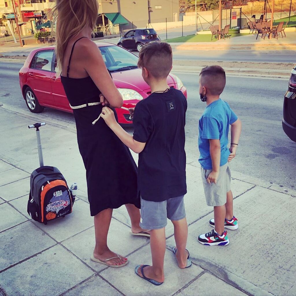 Γρηγόρης Γκουντάρας: "Καλή σχολική χρονιά γλυκά μου Γκουνταράκια? Καλή σχολική χρονιά σε όλα τα παιδάκια και στους γονείς τους! Καλή δύναμη και υπομονή με τις νέες συνθήκες και σύντομα όλα να έρθουν σε μία κανονικότητα ‼️‼️‼️Καλημέρα 