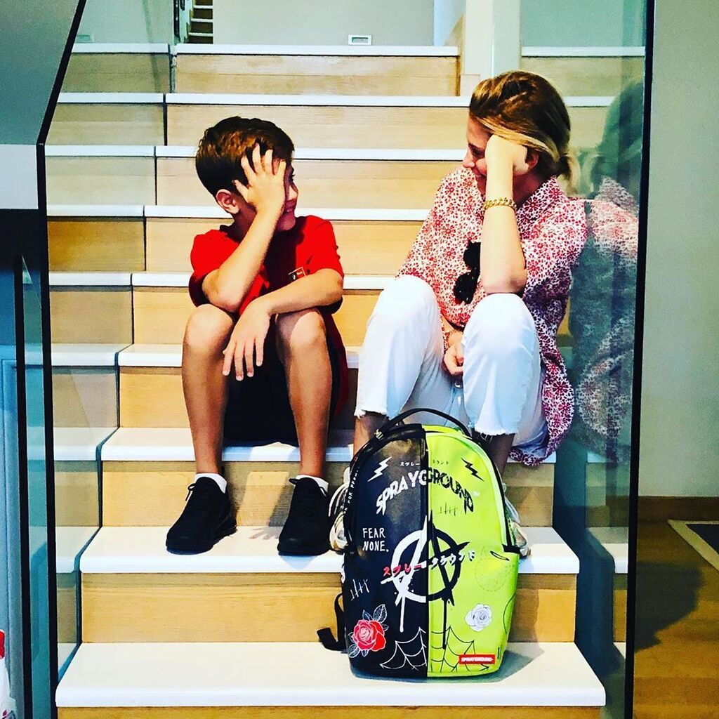 Νίκη Κάρτσωνα: "Σαν χθες ήταν που πήγες 1η δημοτικού και τώρα είναι που το τελειώνεις... Καλη σχολική χρονιά σε αυτή τη διαφορετική χρονιά να έχουν να παιδιά μας"