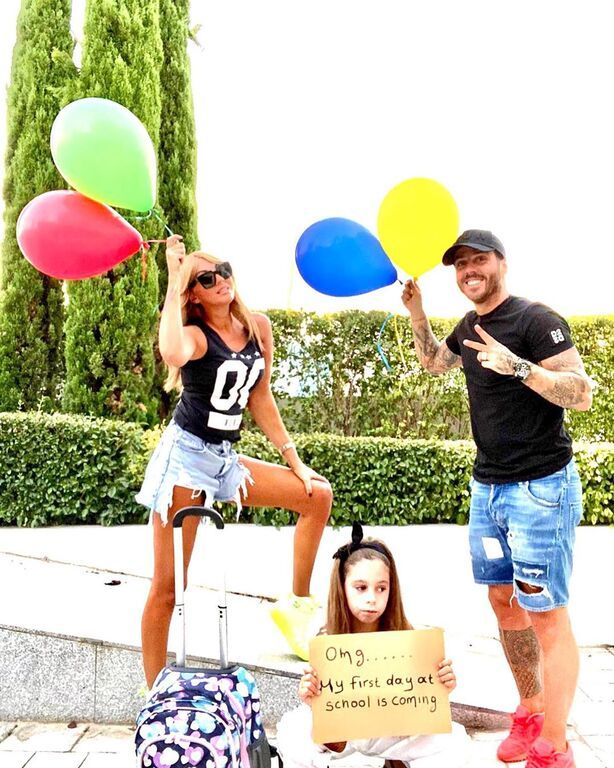 Βάσω Βερδίδου: "Μπορεί η περσινή χρονια των σχολείων να ήταν λίγο διαφορετική λόγω πανδημιας,μπορεί το φετινό καλοκαίρι για εμάς σαν οικογένεια να ήταν περίεργο και περιπλοκο,παρολα αυτά εμεις θελουμε να ευχηθούμε σε ολους τους εκπαιδευτικ