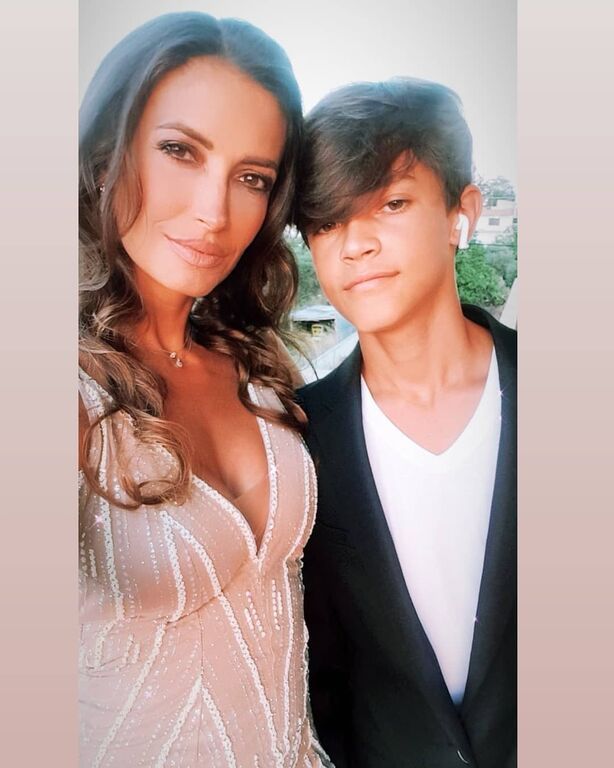 Η Μάρα Δαρμουσλή με τον γιο της