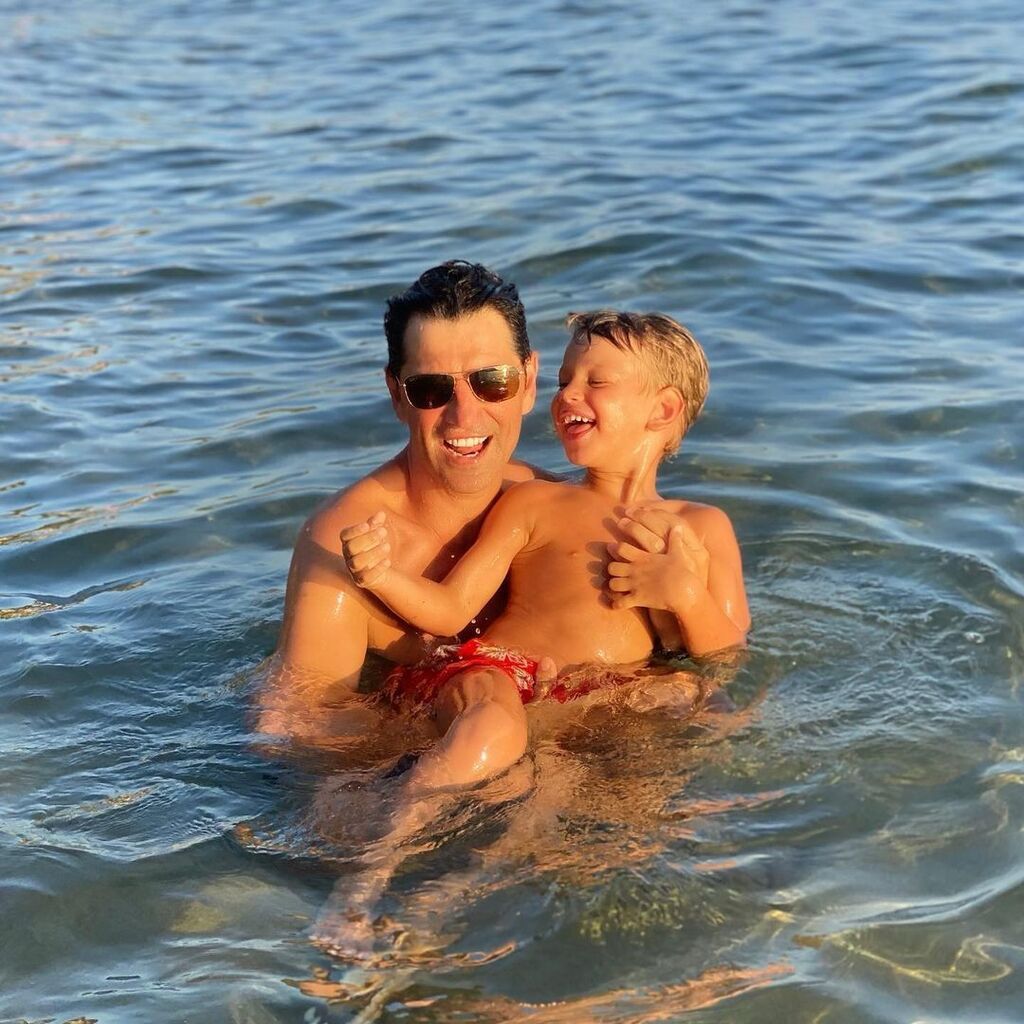 Αλέξανδρος Ρουβας: Έγινε 9 ετών - Δείτε την υπέροχη φώτο με τους γονείς του