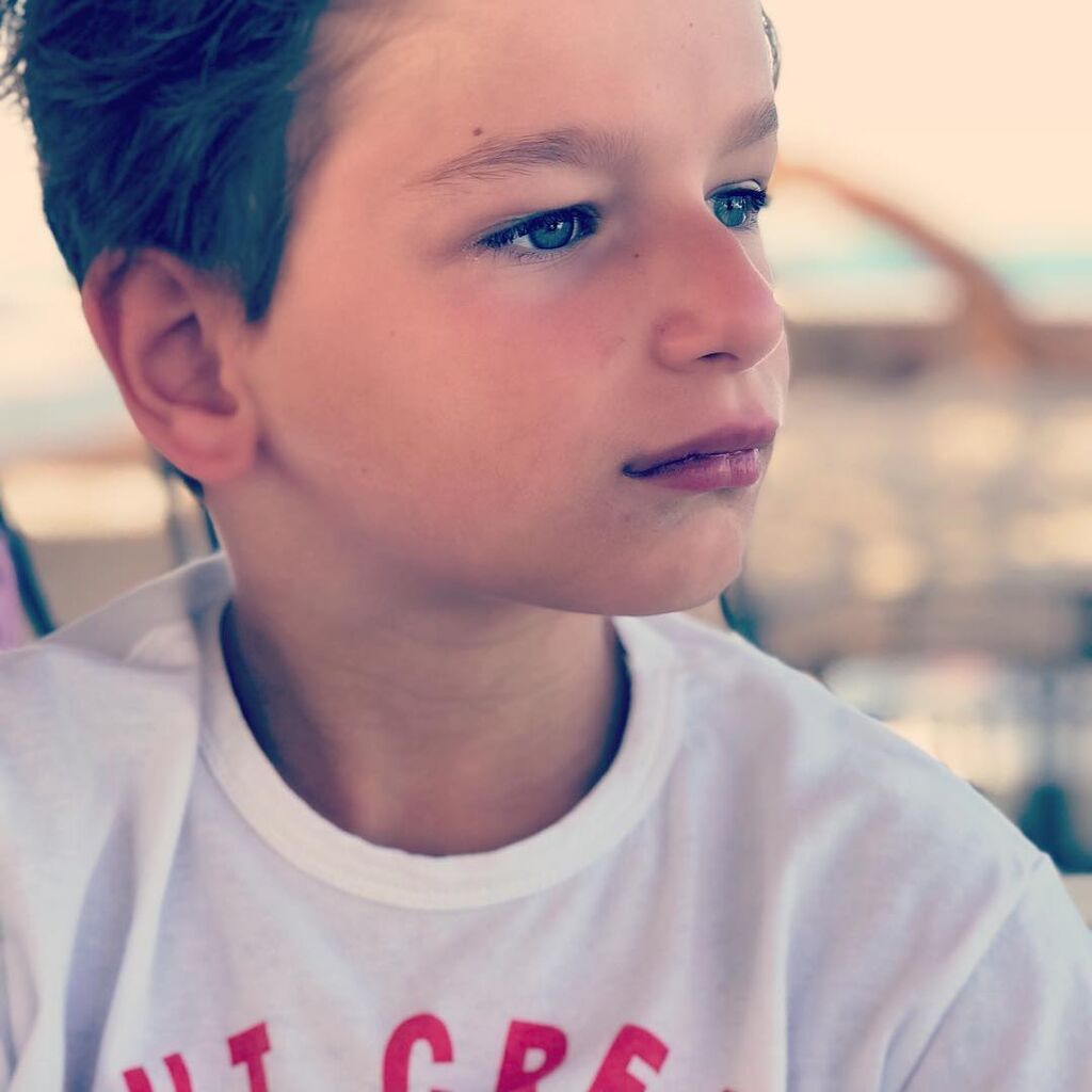 Αλέξανδρος Ρουβας: Έγινε 9 ετών - Δείτε την υπέροχη φώτο με τους γονείς του