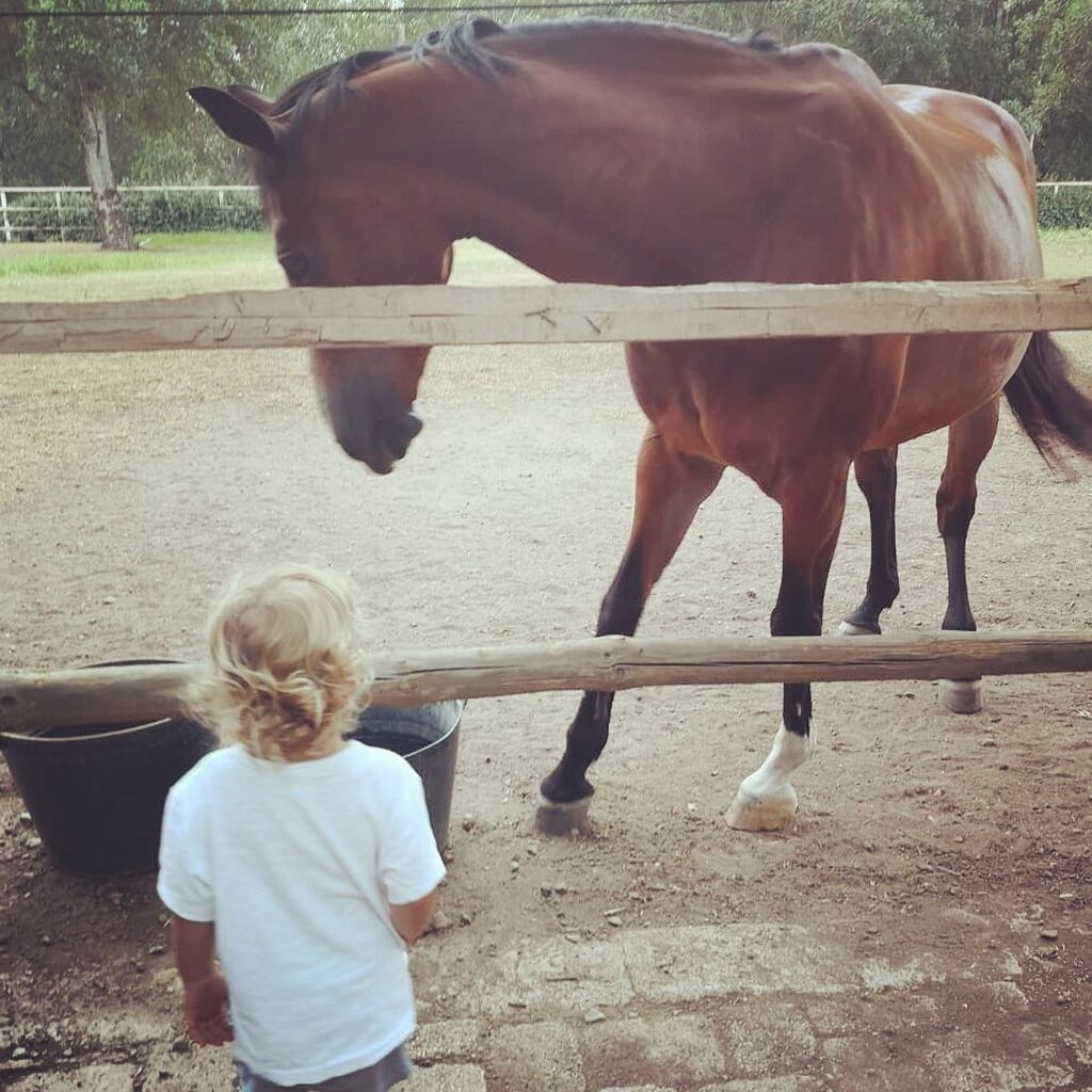 Αλέξανδρος Ρουβας: Έγινε 9 ετών - Δείτε την υπέροχη φώτο με τους γονείς του