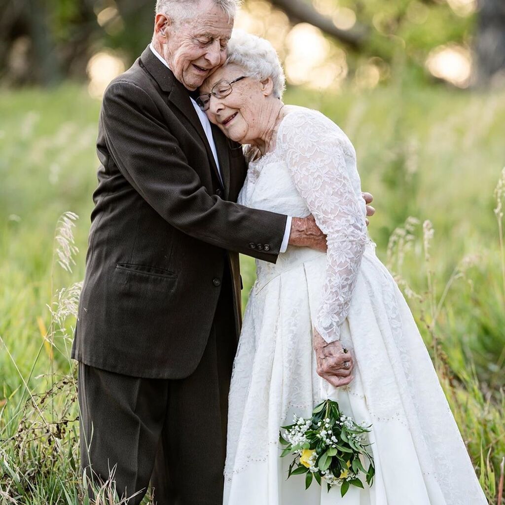 Ζευγάρι γιόρτασε τα 60 χρόνια γάμου με μια μοναδική φωτογράφηση 