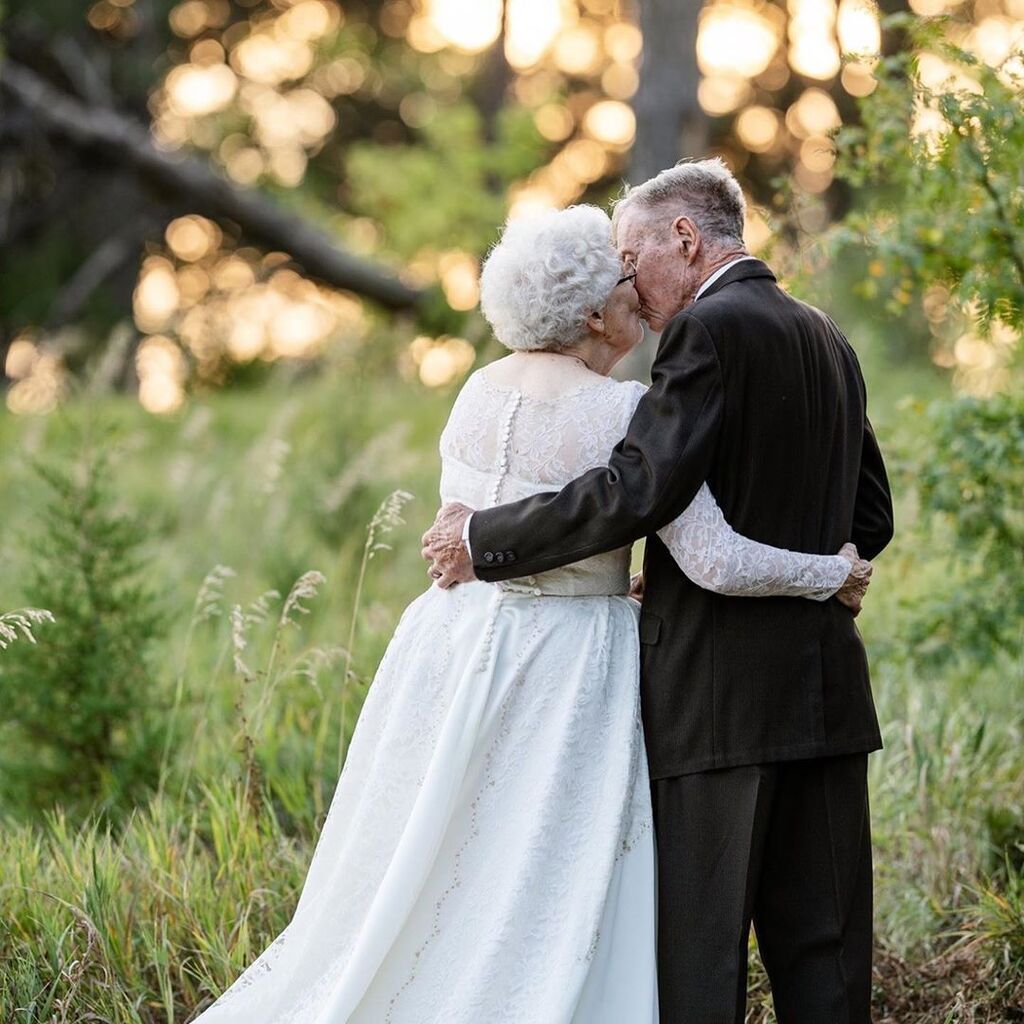 Ζευγάρι γιόρτασε τα 60 χρόνια γάμου με μια μοναδική φωτογράφηση 