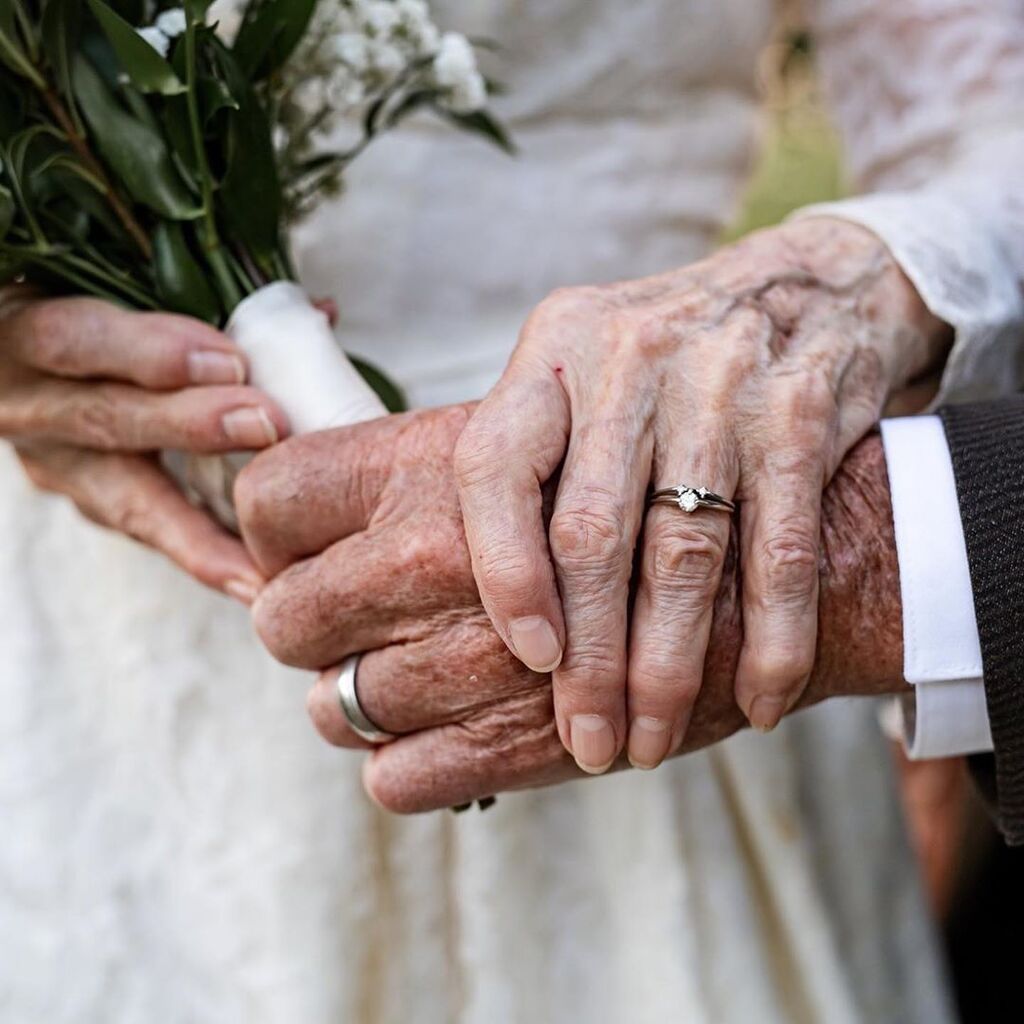 Ζευγάρι γιόρτασε τα 60 χρόνια γάμου με μια μοναδική φωτογράφηση 